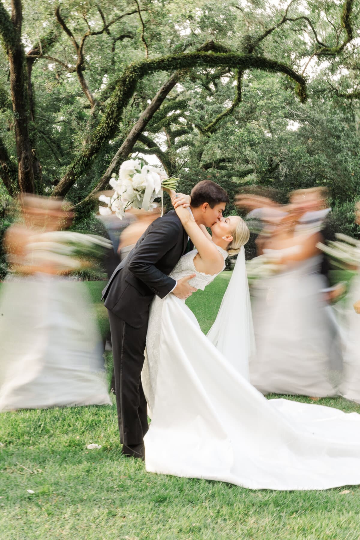 Newlyweds surrounded by their bridal party