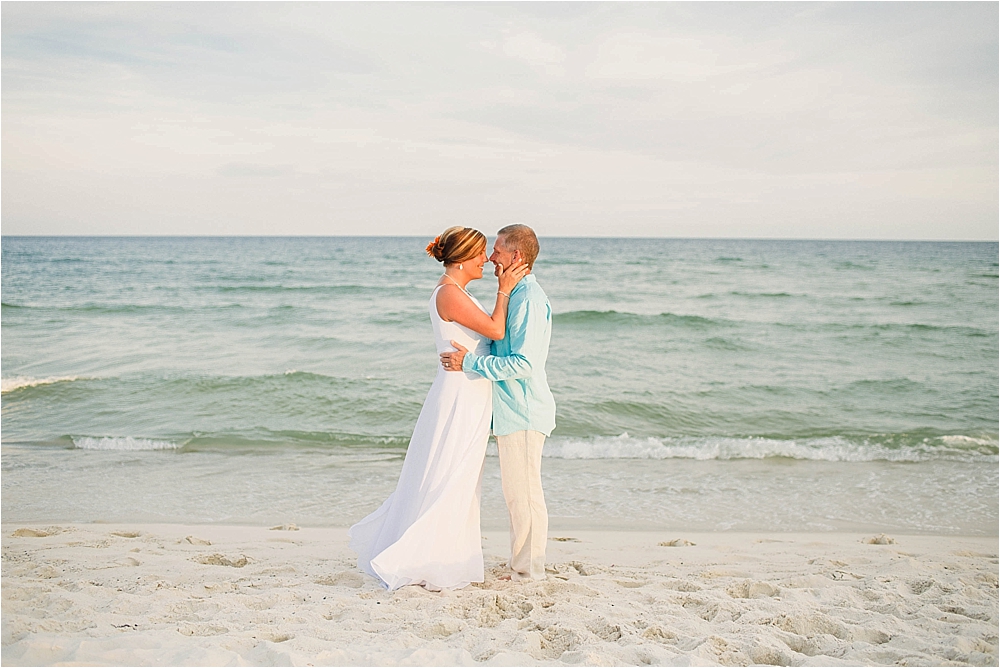 Intimate Beach Wedding in Gulf Shores Alabama by Jennie Tewell Photography 0017