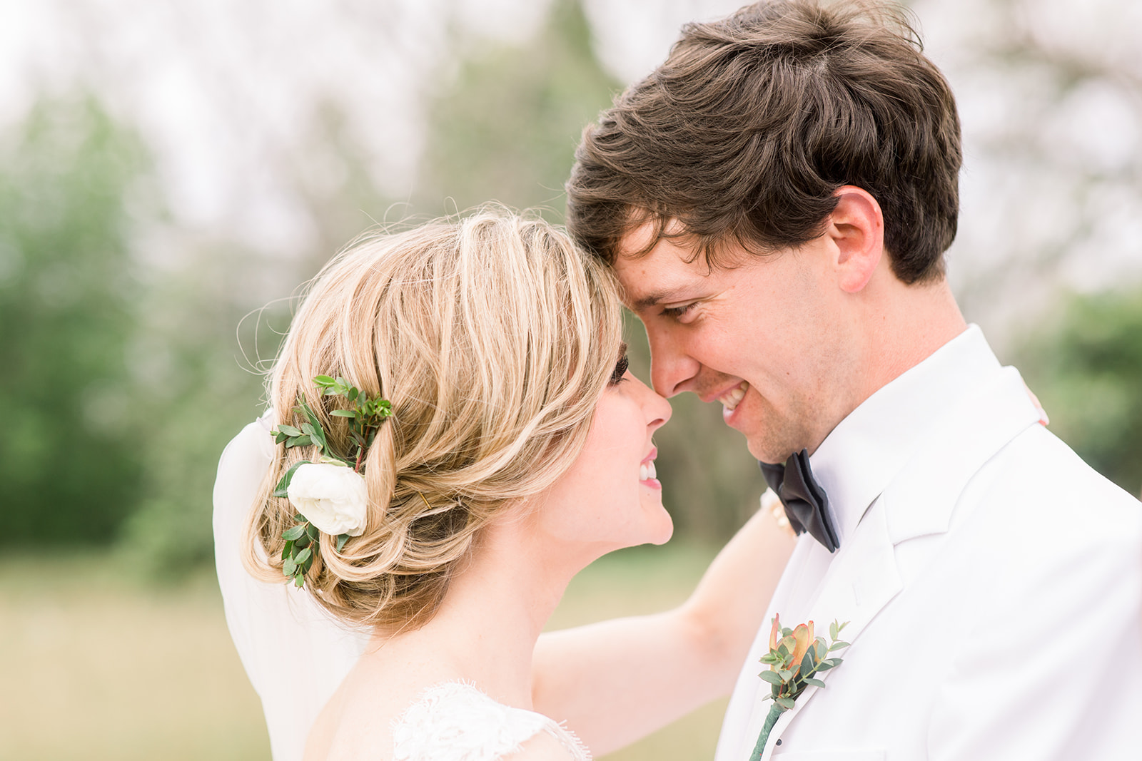 bride and groom photo. tips for hiring a wedding photographer